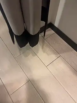 Snapshot of CrazzyChicks chatting on February 26, 5:51 am CrazzyChicks online show from February 26, 5:51 am