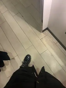 Snapshot of CrazzyChicks chatting on February 23, 5:41 am CrazzyChicks online show from February 23, 5:41 am