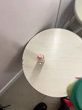 Snapshot of CrazzyChicks chatting on December 1, 6:03 am CrazzyChicks online show from December 1, 6:03 am