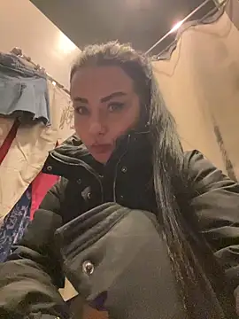 Snapshot of CrazzyChicks chatting on February 5, 7:04 am CrazzyChicks online show from February 5, 7:04 am