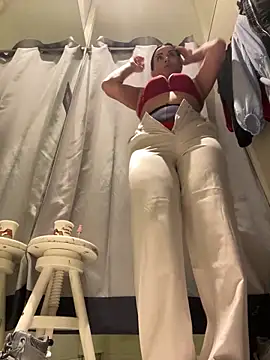 Snapshot of CrazzyChicks chatting on February 21, 4:58 am CrazzyChicks online show from February 21, 4:58 am