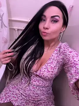 Snapshot of CrazzyChicks chatting on February 16, 12:10 pm CrazzyChicks online show from February 16, 12:10 pm
