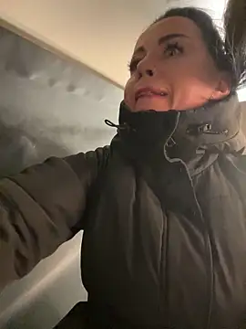 Snapshot of CrazzyChicks chatting on February 12, 6:24 am CrazzyChicks online show from February 12, 6:24 am