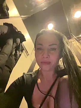 Snapshot of CrazzyChicks chatting on January 9, 7:15 am CrazzyChicks online show from January 9, 7:15 am