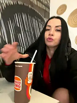 Snapshot of CrazzyChicks chatting on January 15, 5:33 am CrazzyChicks online show from January 15, 5:33 am