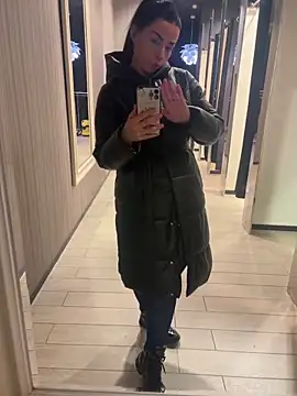 Snapshot of CrazzyChicks chatting on March 1, 7:30 am CrazzyChicks online show from March 1, 7:30 am