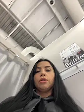 Snapshot of CrazzyChicks chatting on November 22, 7:29 am CrazzyChicks online show from November 22, 7:29 am