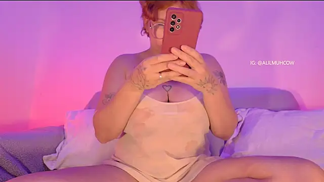 Snapshot of Lilmuh_ chatting on September 27, 12:17 am Lilmuh online show from September 27, 12:17 am