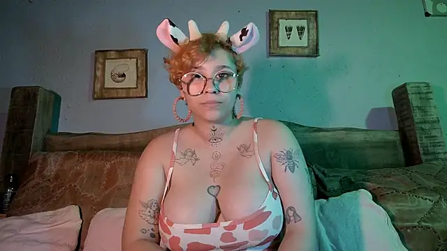 Snapshot of Lilmuh_ chatting on January 29, 2:40 am Lilmuh online show from January 29, 2:40 am