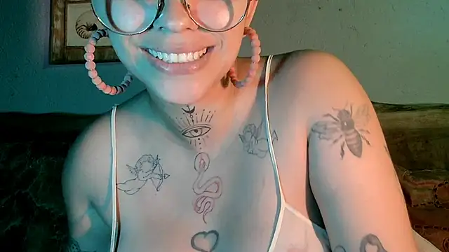 Snapshot of Lilmuh_ chatting on February 26, 2:30 am Lilmuh online show from February 26, 2:30 am