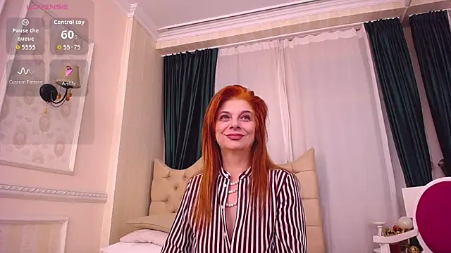 Snapshot of GiselleFox chatting on February 19, 1:57 am GiselleFox online show from February 19, 1:57 am