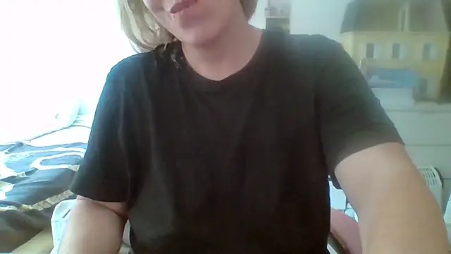 Snapshot of BondageGirl35 chatting on March 25, 4:50 pm BondageGirl35 online show from March 25, 4:50 pm