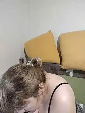 stefanyharper16 online show from May 18, 11:53 pm