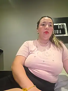 isabella rossse online show from March 3, 8:27 pm