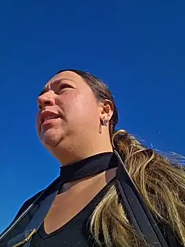 isabella rossse online show from April 6, 3:02 pm