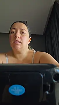 isabella rossse online show from April 26, 12:02 pm