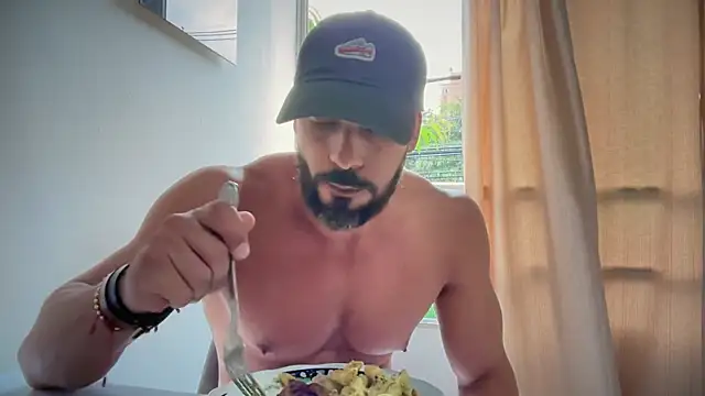 romeolovedark online show from March 9, 9:18 pm