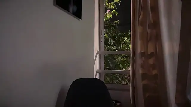 romeolovedark online show from April 13, 8:40 am