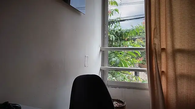 romeolovedark online show from April 2, 9:32 pm