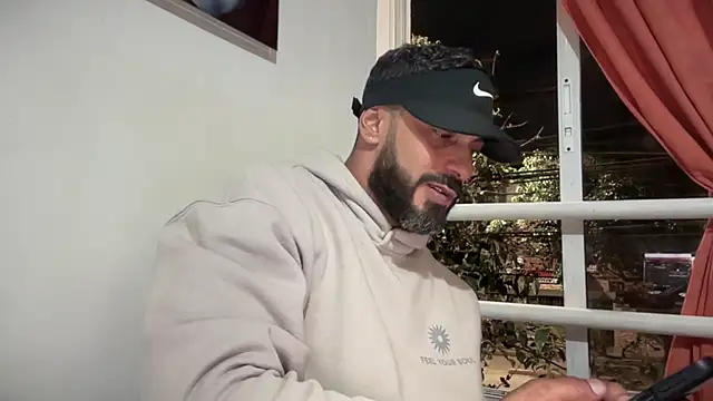 romeolovedark online show from October 31, 6:54 am