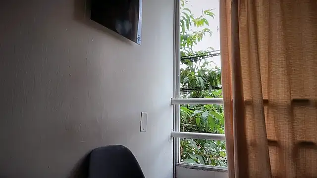 romeolovedark online show from April 19, 5:03 pm