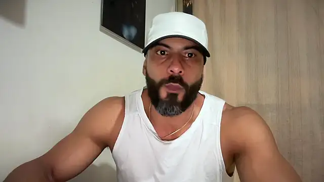 Snapshot of romeolovedark chatting on May 30, 2:18 am romeolovedark online show from May 30, 2:18 am