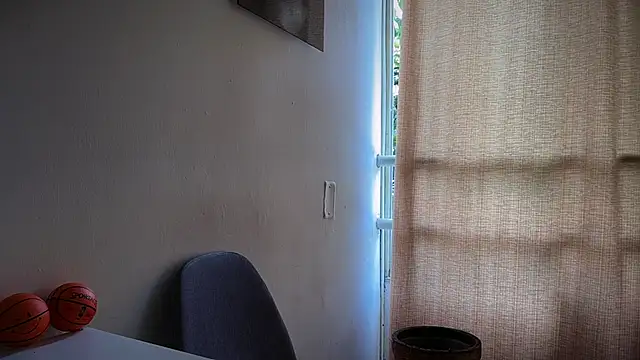 Snapshot of romeolovedark chatting on May 18, 4:01 pm romeolovedark online show from May 18, 4:01 pm