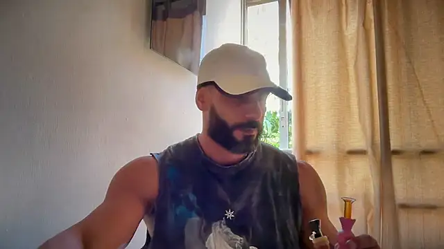 Snapshot of romeolovedark chatting on June 1, 3:11 pm romeolovedark online show from June 1, 3:11 pm