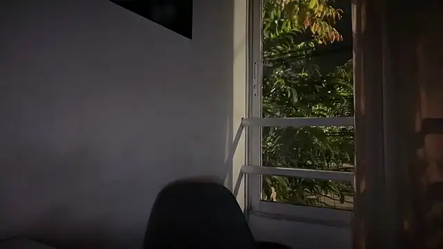 Snapshot of romeolovedark chatting on June 11, 4:31 am romeolovedark online show from June 11, 4:31 am