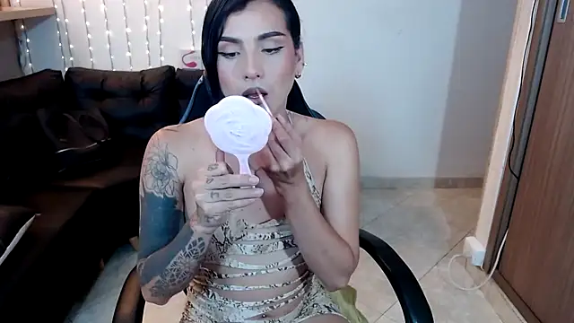 Snapshot of ximena22love chatting on October 14, 10:42 pm ximena22love online show from October 14, 10:42 pm