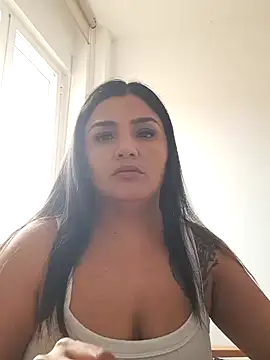 Snapshot of laura_dirtyhot chatting on December 13, 4:05 pm laura dirtyhot online show from December 13, 4:05 pm