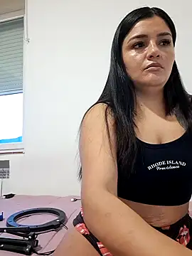 Snapshot of laura_dirtyhot chatting on January 9, 7:52 am laura dirtyhot online show from January 9, 7:52 am