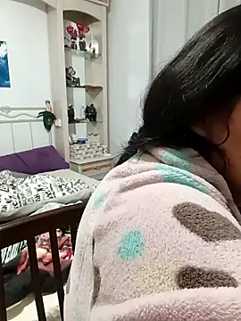 laura dirtyhot online show from December 19, 7:33 am