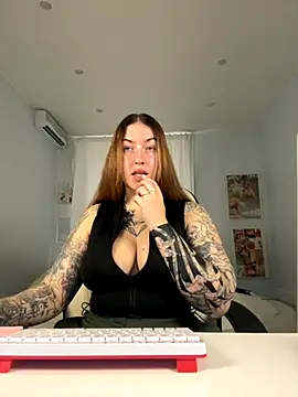 Snapshot of IvyHoney chatting on September 16, 7:42 am IvyHoney online show from September 16, 7:42 am