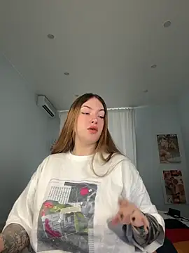 Snapshot of IvyHoney chatting on October 5, 7:43 am IvyHoney online show from October 5, 7:43 am