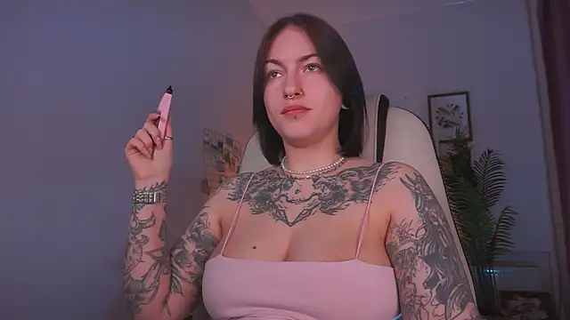 Snapshot of IvyHoney chatting on February 25, 4:35 pm IvyHoney online show from February 25, 4:35 pm