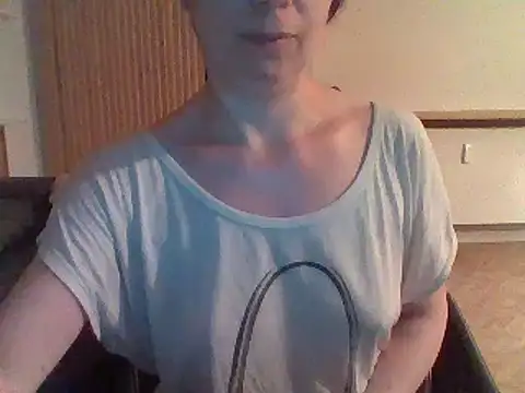 Snapshot of Moi_Lina chatting on July 21, 10:44 pm Moi Lina online show from July 21, 10:44 pm