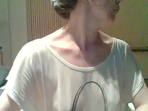 Snapshot of Moi_Lina chatting on August 2, 9:23 pm Moi Lina online show from August 2, 9:23 pm