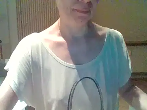 Snapshot of Moi_Lina chatting on August 5, 9:31 pm Moi Lina online show from August 5, 9:31 pm