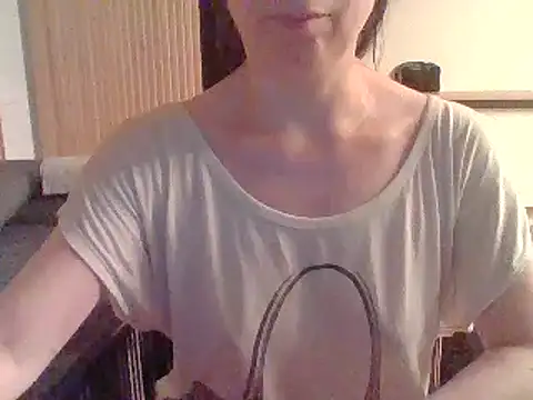 Snapshot of Moi_Lina chatting on July 18, 9:45 pm Moi Lina online show from July 18, 9:45 pm