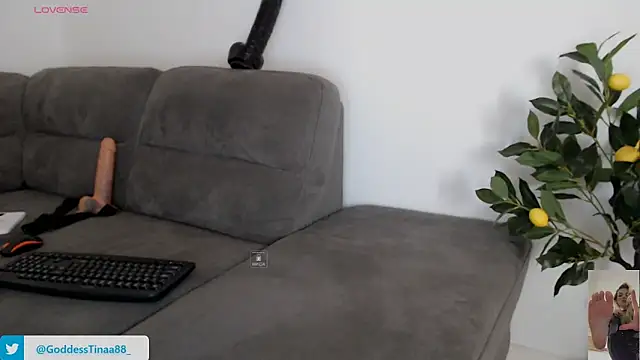 Goddess Tina online show from April 4, 2:56 pm