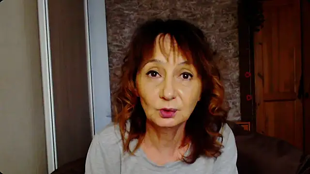 AnnieEltgant online show from January 9, 9:05 am