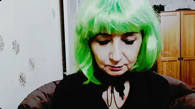 Snapshot of AnnieEltgant chatting on December 4, 2:27 pm AnnieEltgant online show from December 4, 2:27 pm