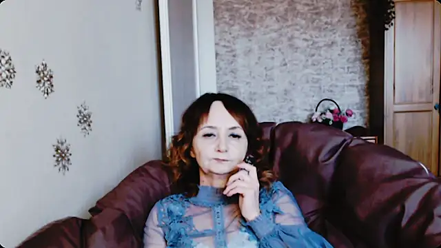 Snapshot of AnnieEltgant chatting on November 16, 8:19 am AnnieEltgant online show from November 16, 8:19 am