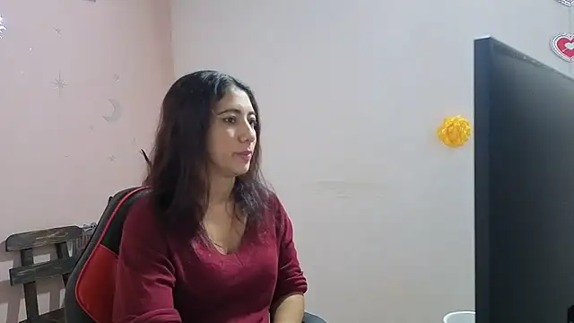 Eva Rodriguez  online show from November 17, 4:00 pm