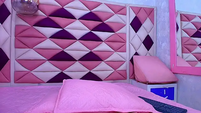 Snapshot of agath_69 chatting on September 30, 12:00 pm agath 69 online show from September 30, 12:00 pm