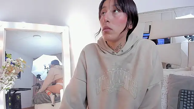 Mariana Joness online show from January 13, 2:15 am