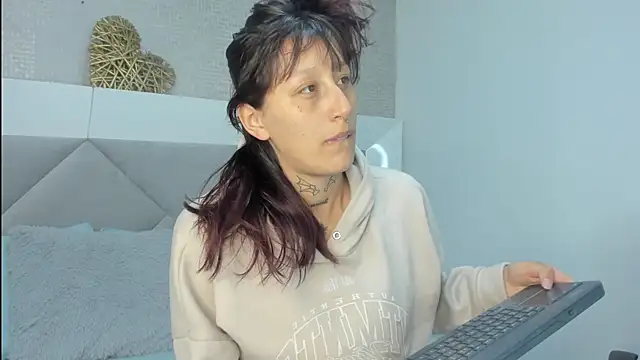 Mariana Joness online show from March 28, 2:34 am