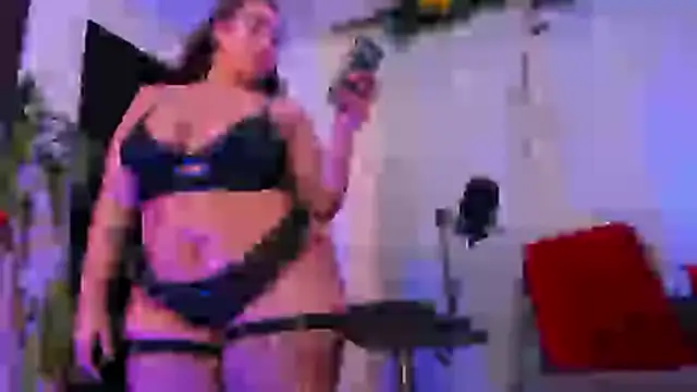HannaMiillsxh online show from April 21, 2:01 pm