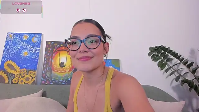 Snapshot of TIFFANYRUSSO chatting on June 18, 3:49 am TIFFANYRUSSO online show from June 18, 3:49 am